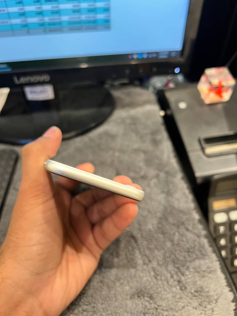Apple iPhone SE 6