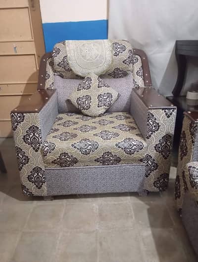 5 seater sofa For sale in good condition almost new