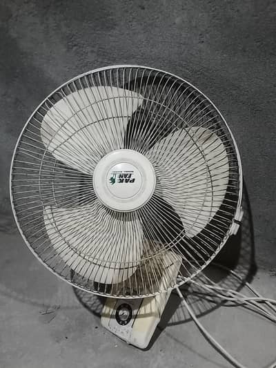 pak Bracket Fan For Sale In Good Condition