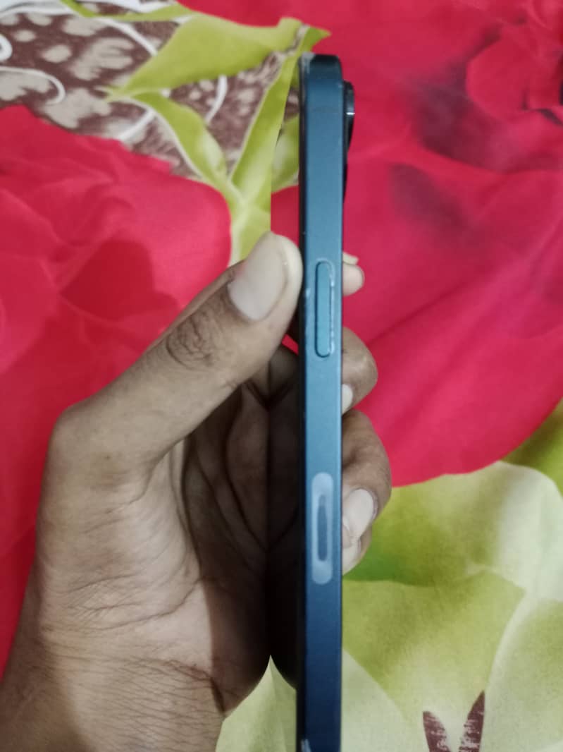 Apple iPhone 13 1