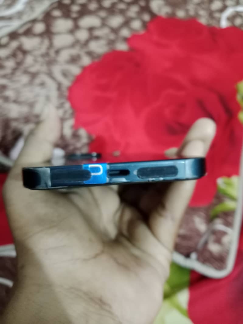 Apple iPhone 13 2