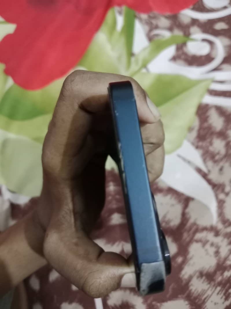 Apple iPhone 13 5