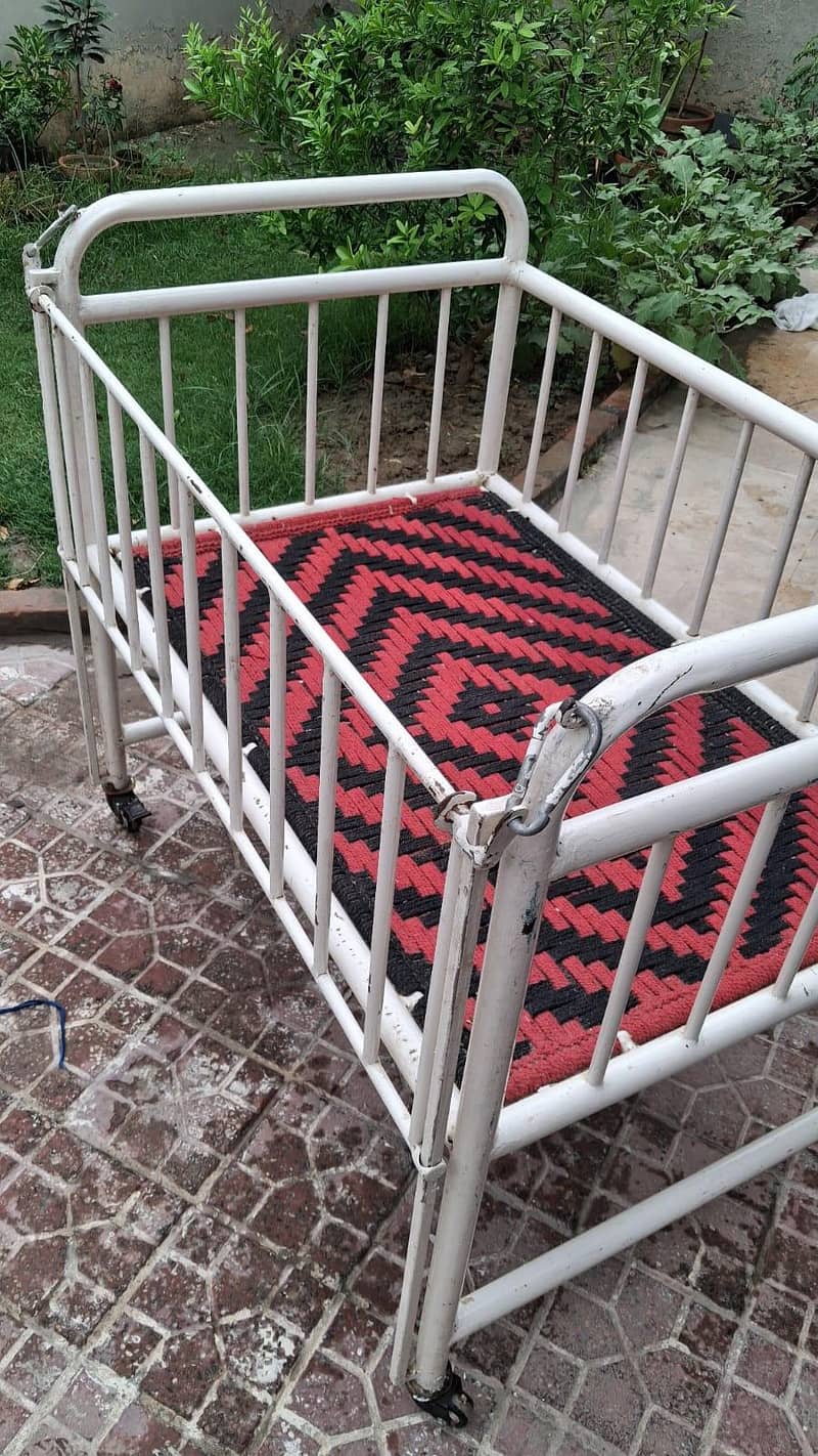 baby cot 1