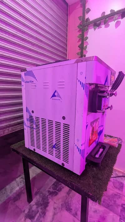 Imported Soft Serve Double Flavor Ice Cream Machine - 10/10 Condition