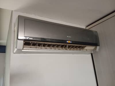 Gree Inverter Split for sale in good condition