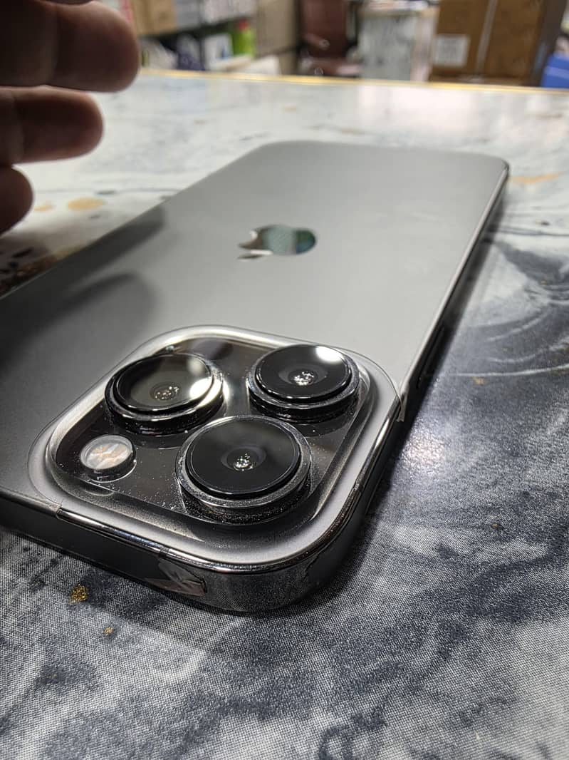 Apple iPhone 13 Pro Max 4