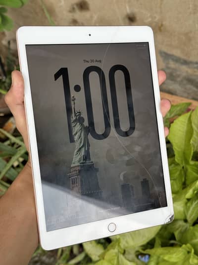 Ipad 8thGen 32gb, (exchange possible with iphone)