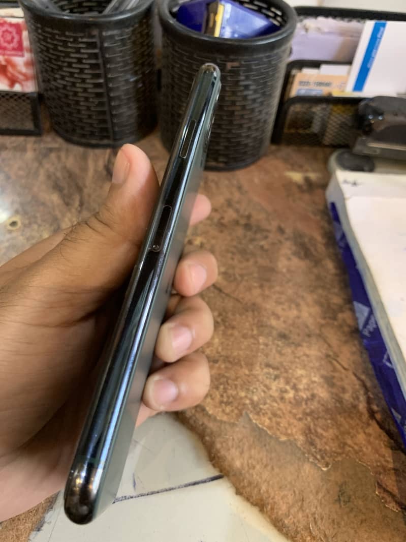 Apple iPhone 11 Pro Max 3