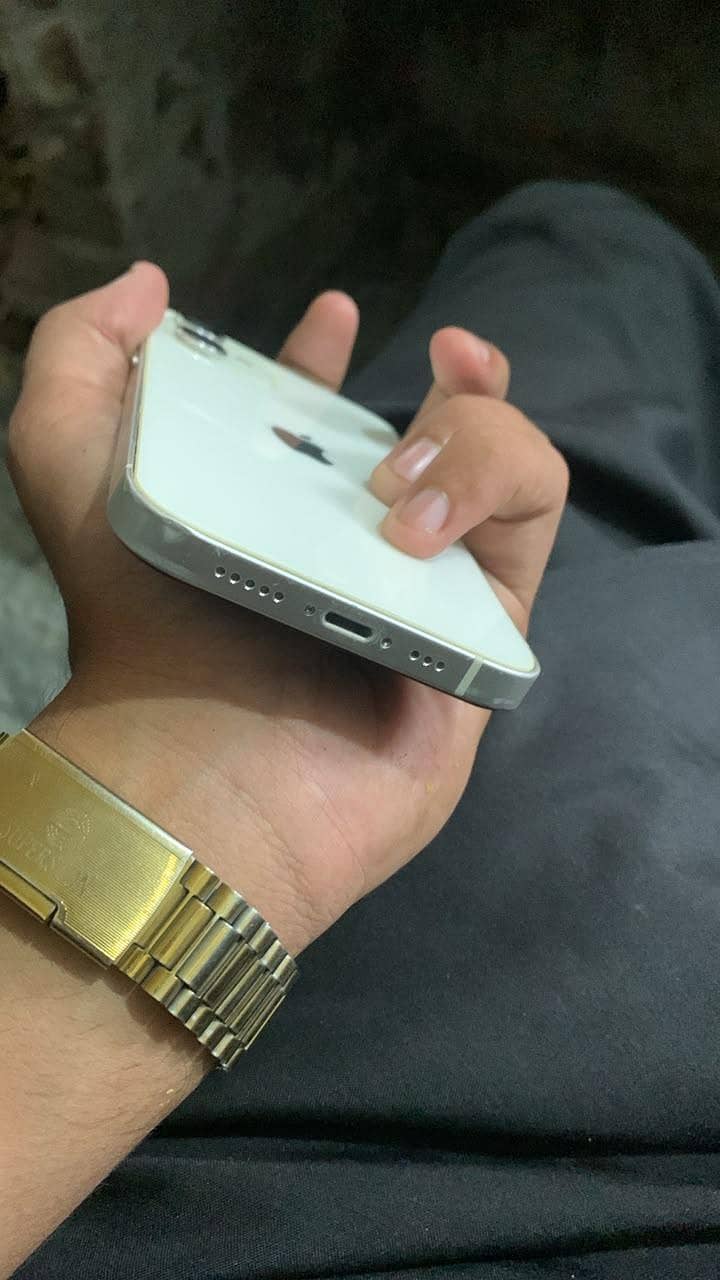 Apple iPhone 12 2