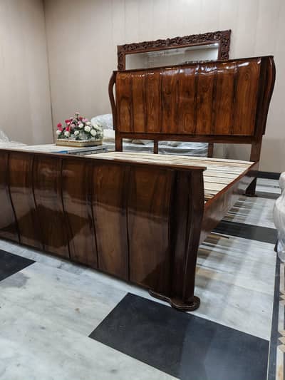 seesham Pure wood bed Totally in wood no sheet New condition