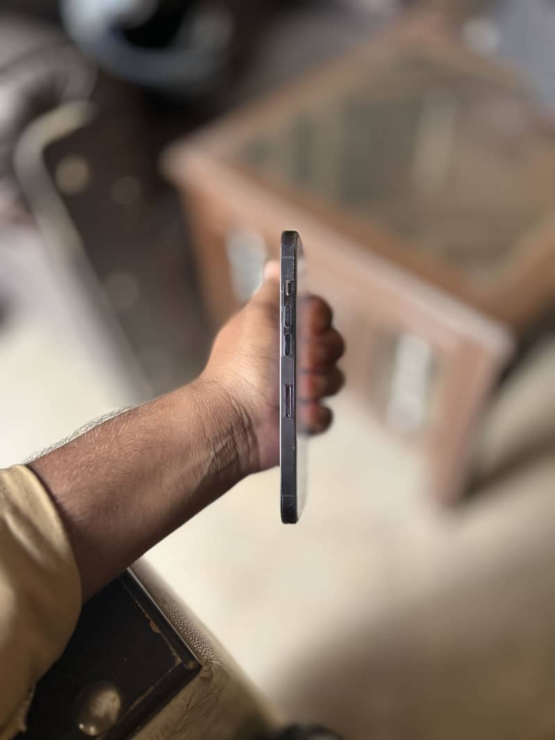 Apple iPhone 14 Pro 4