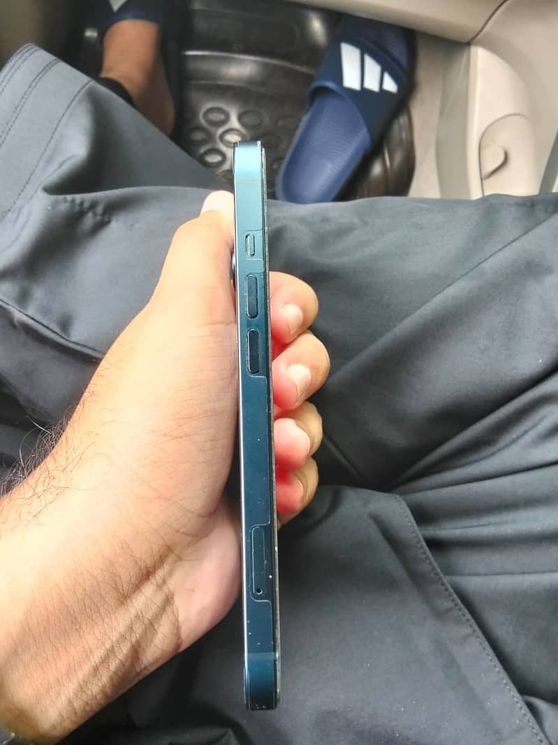 Apple iPhone 13 2