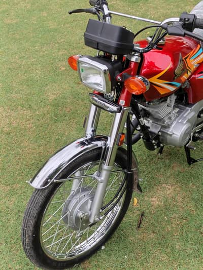 honda cg 125 brand new condition slightly used