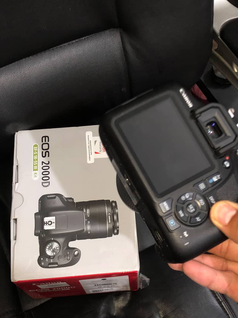 DSLR EOS2000D 2
