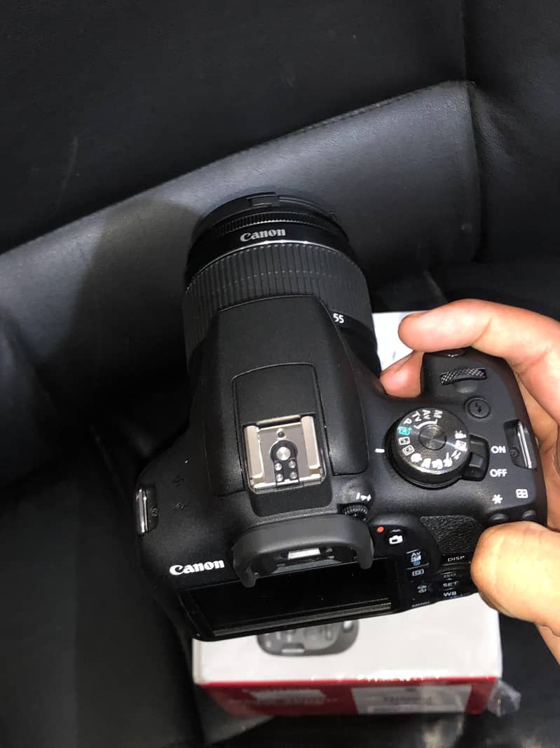 DSLR EOS2000D 3