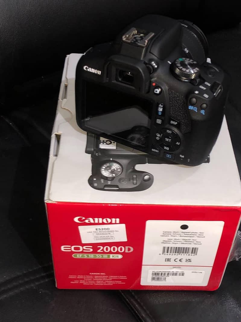 DSLR EOS2000D 5
