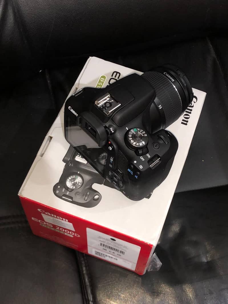 DSLR EOS2000D 6