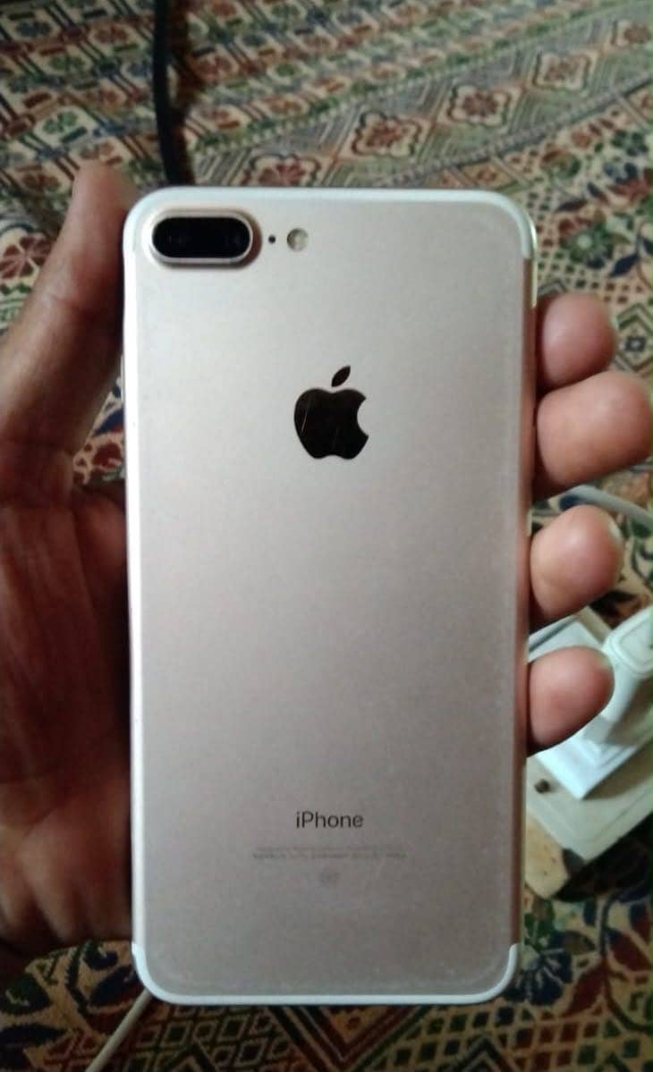 Apple iPhone 7 Plus 1