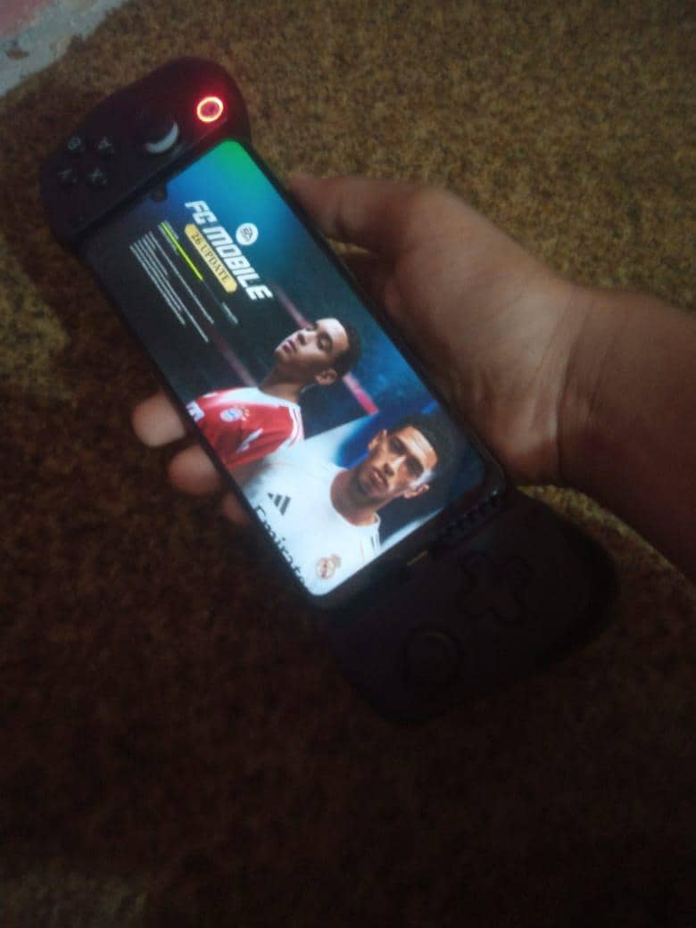 Mobile gaming controller 0