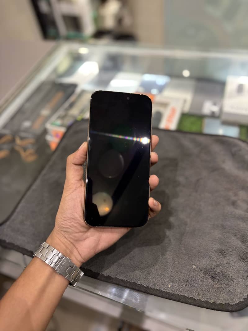 iPhone 16 Pro Max 1