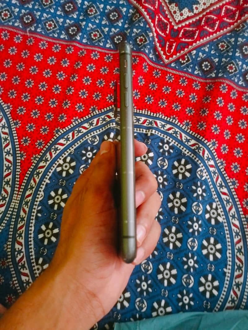 Apple iPhone 11 6