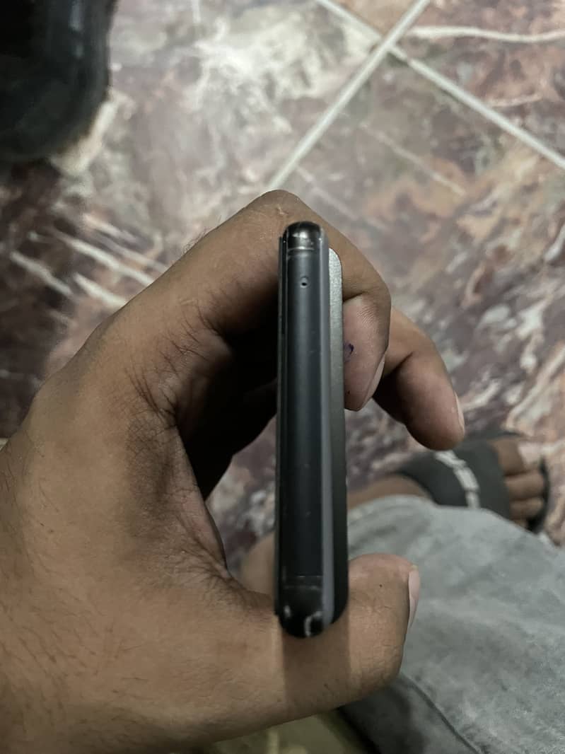 Google Pixel 6 4