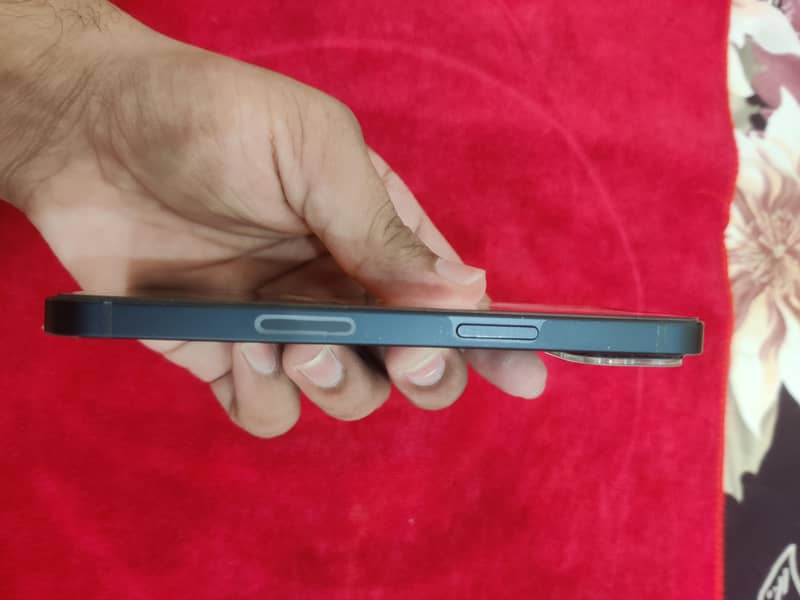Apple iPhone 13 4