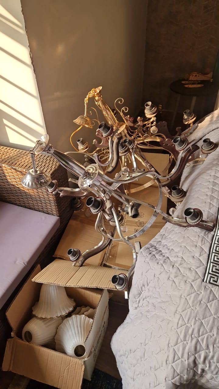Chandeliers 0