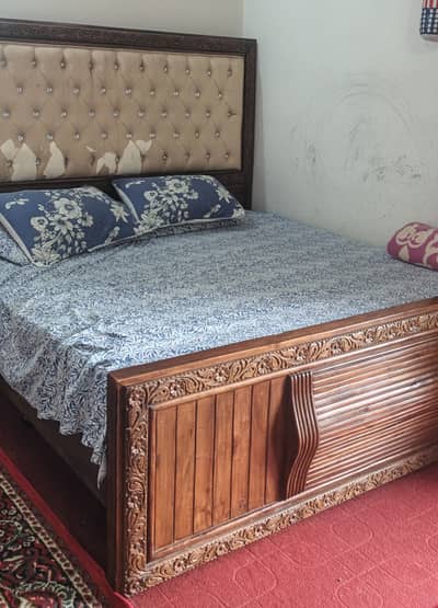 King size Bed, 2 side tables & dressing table