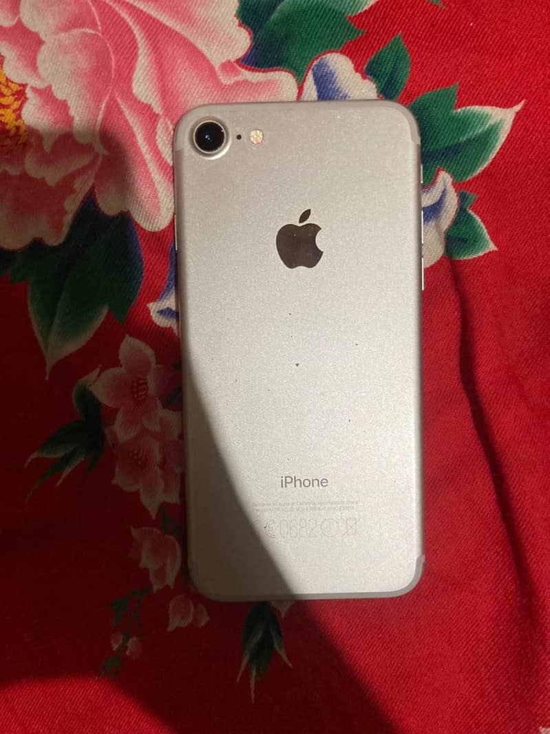 Apple iPhone 7 4