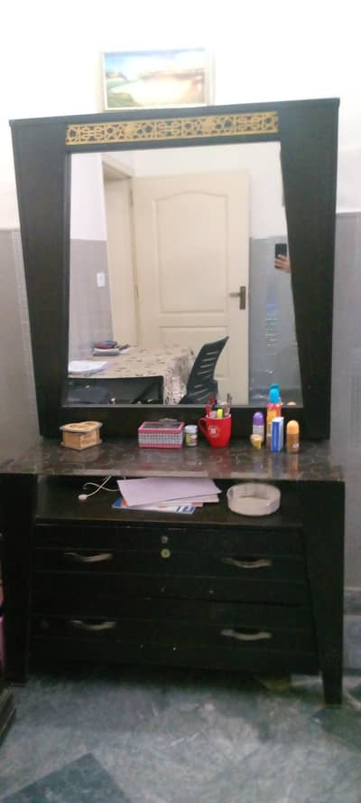 Dressing table