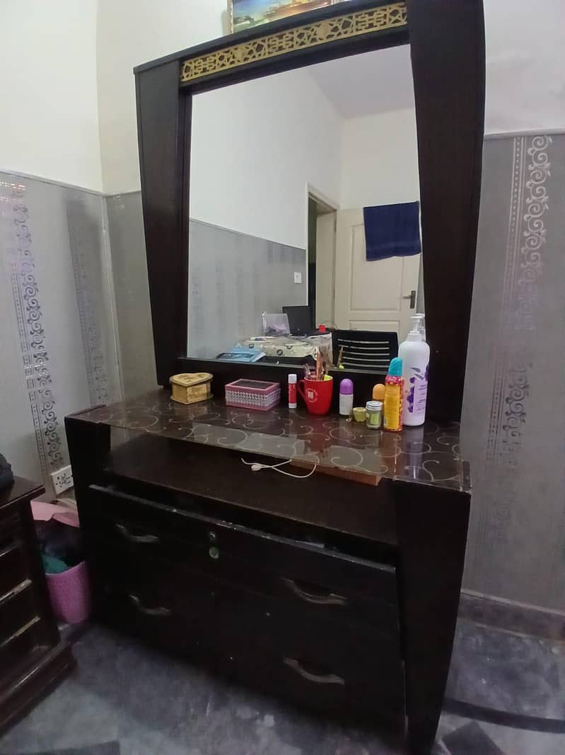 Dressing table 3