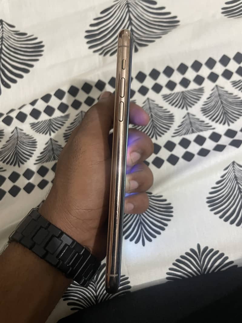 Apple iPhone 11 Pro Max 2