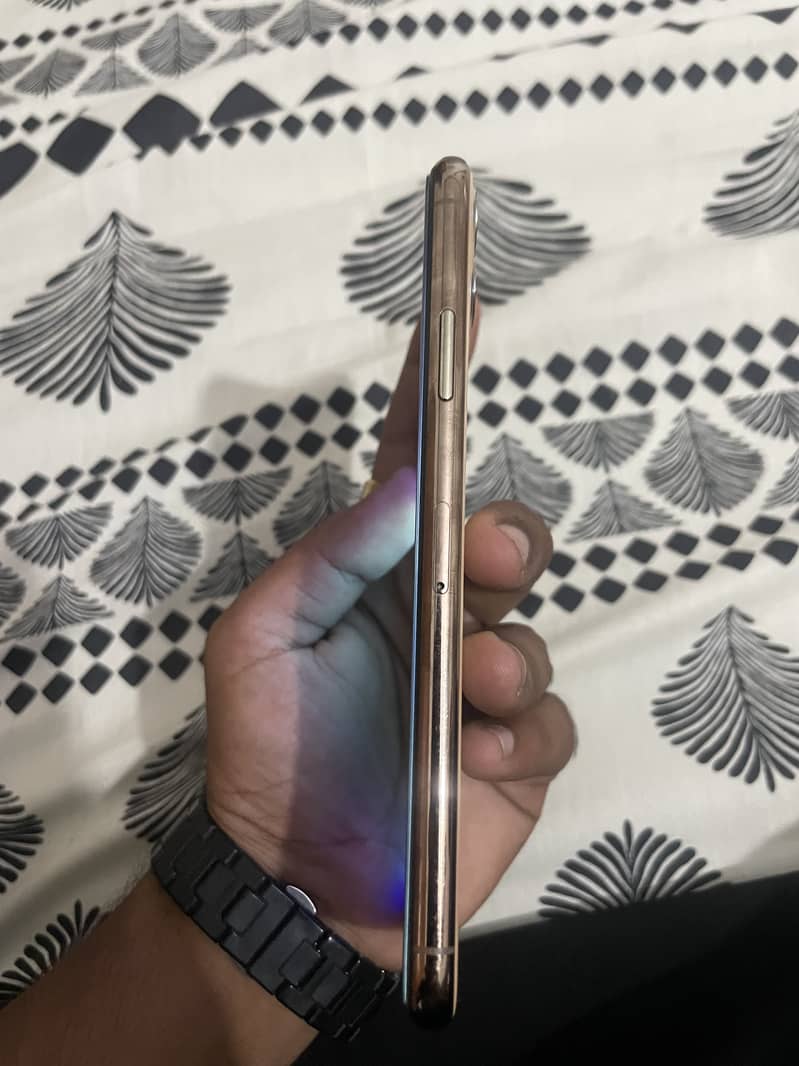 Apple iPhone 11 Pro Max 3