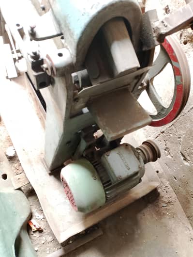 hacksaw cutting machine