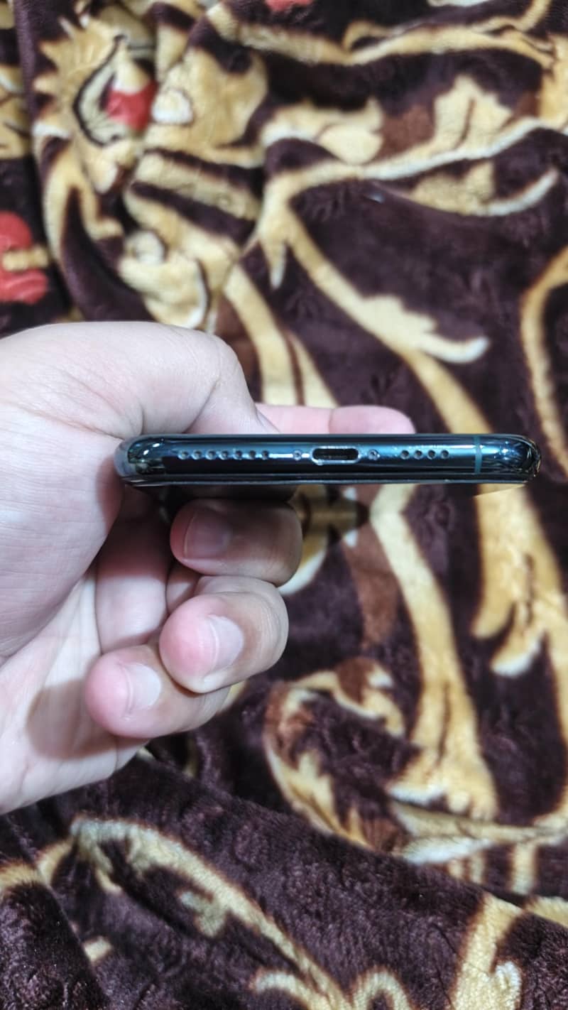 Apple iPhone 11 Pro Max 1