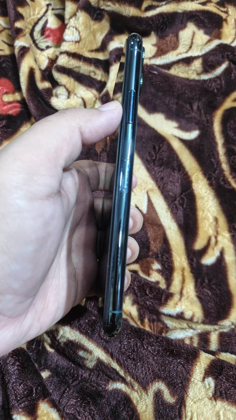 Apple iPhone 11 Pro Max 2