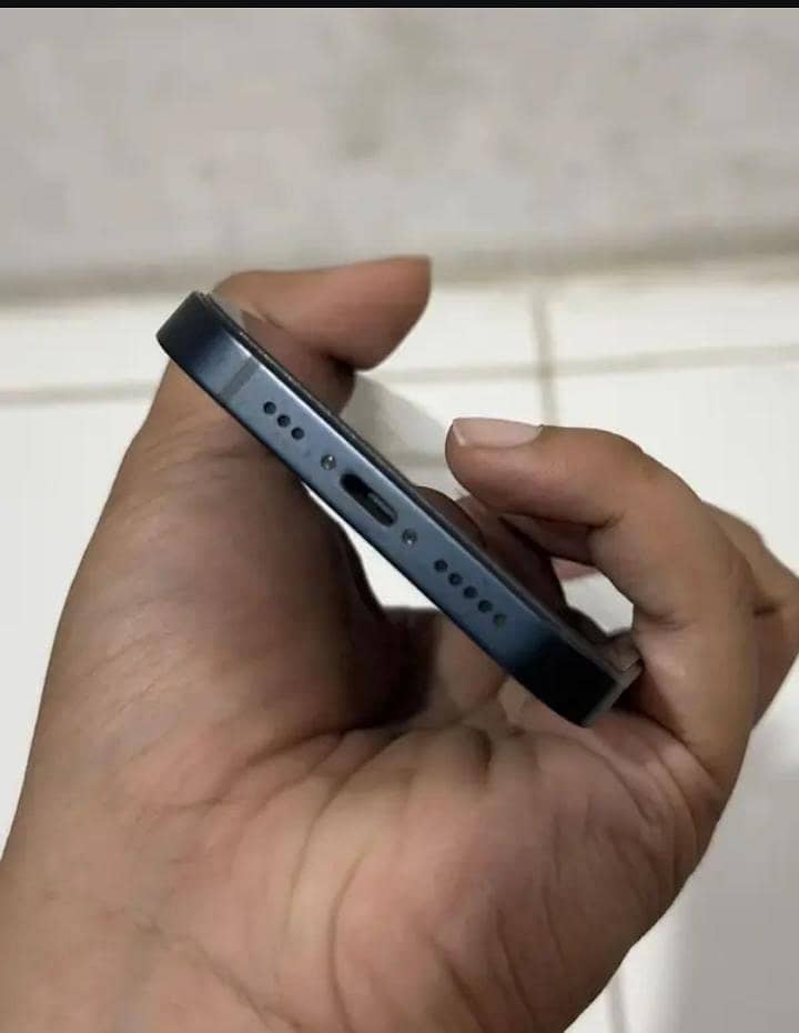 Apple iPhone 13 2