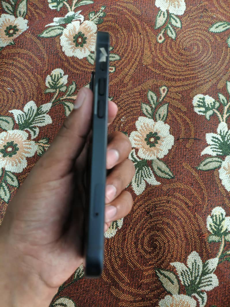 Apple iPhone 13 3