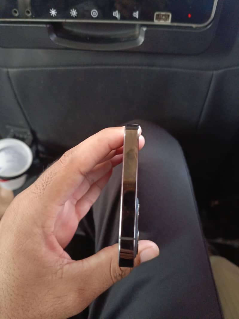 Apple iPhone 12 Pro 3