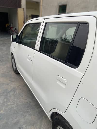2016 model WagonR 2 se 3 peace ki touching silo mein puriya gadi