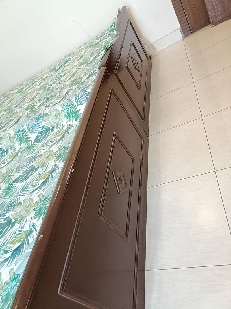 2 single beds 4