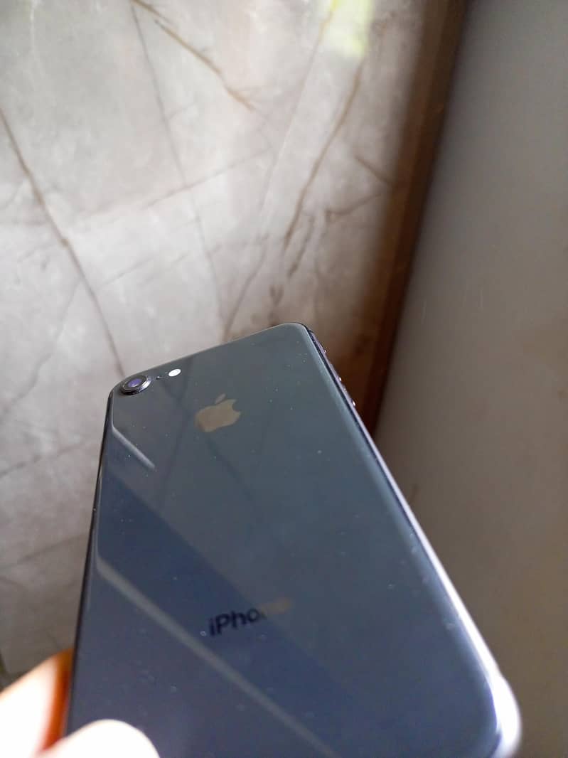 Apple iPhone 8 4