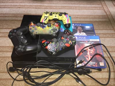PS4 with 4 Controllers + Tekken 7 & FIFA 18