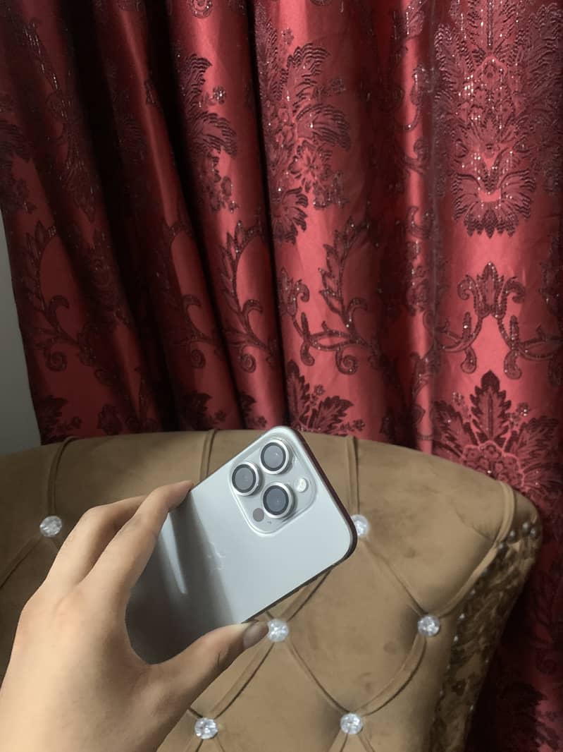Apple iPhone 15 Pro 3
