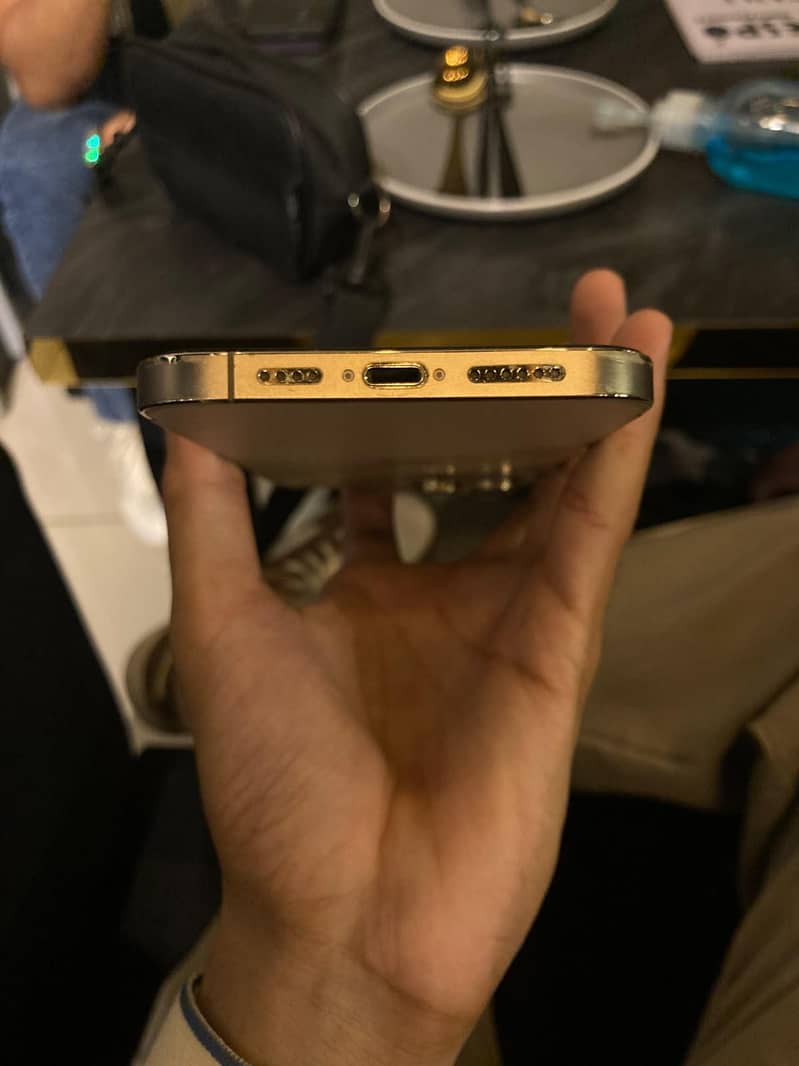 Apple iPhone 12 Pro Max 4