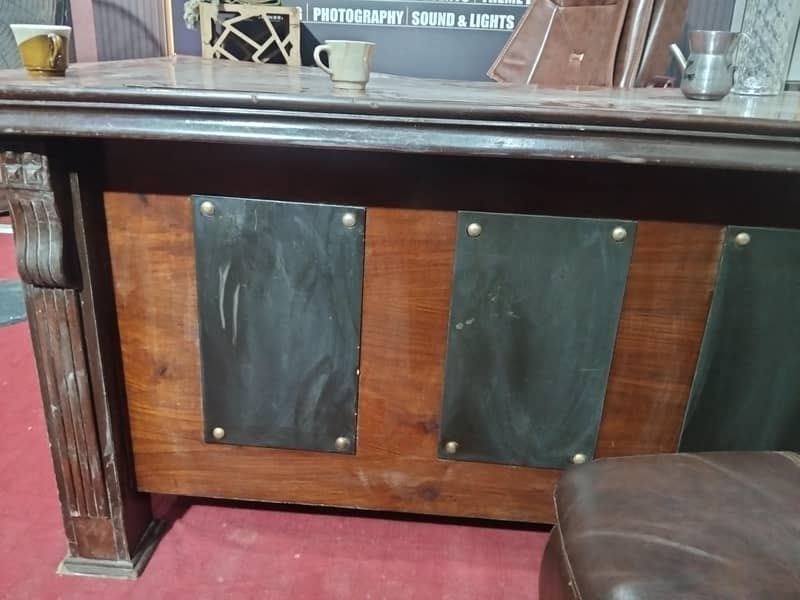 one Office table 0