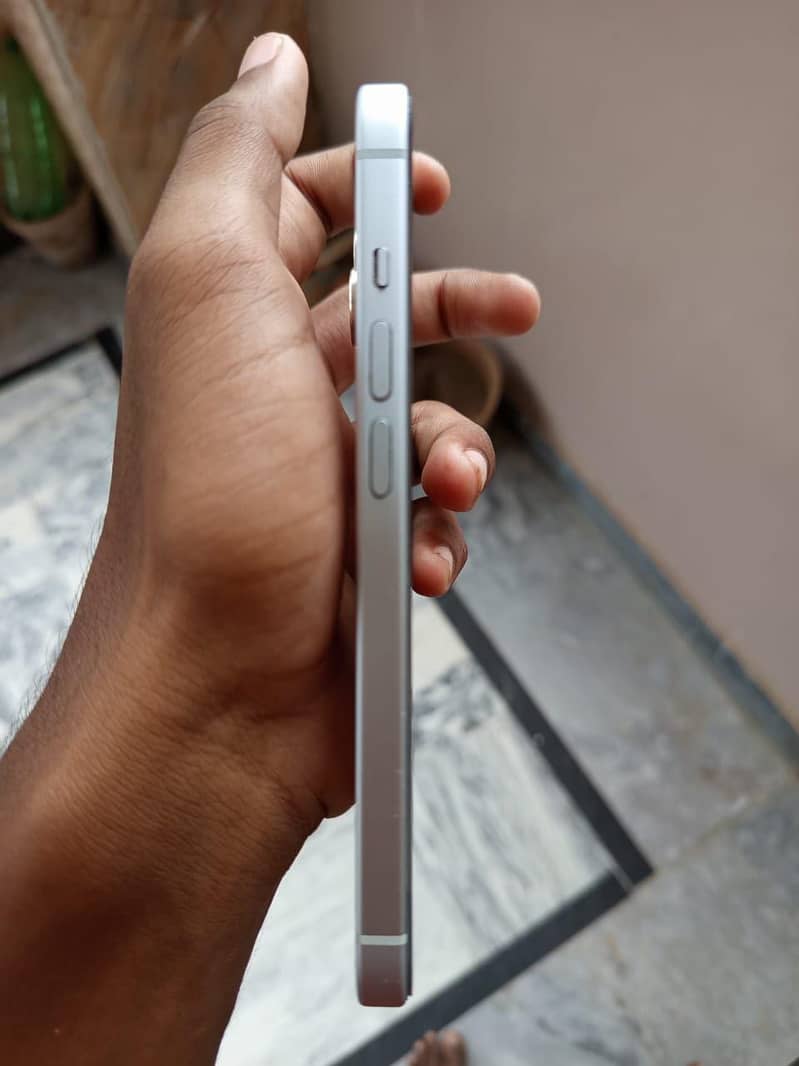 Apple iPhone 15 2