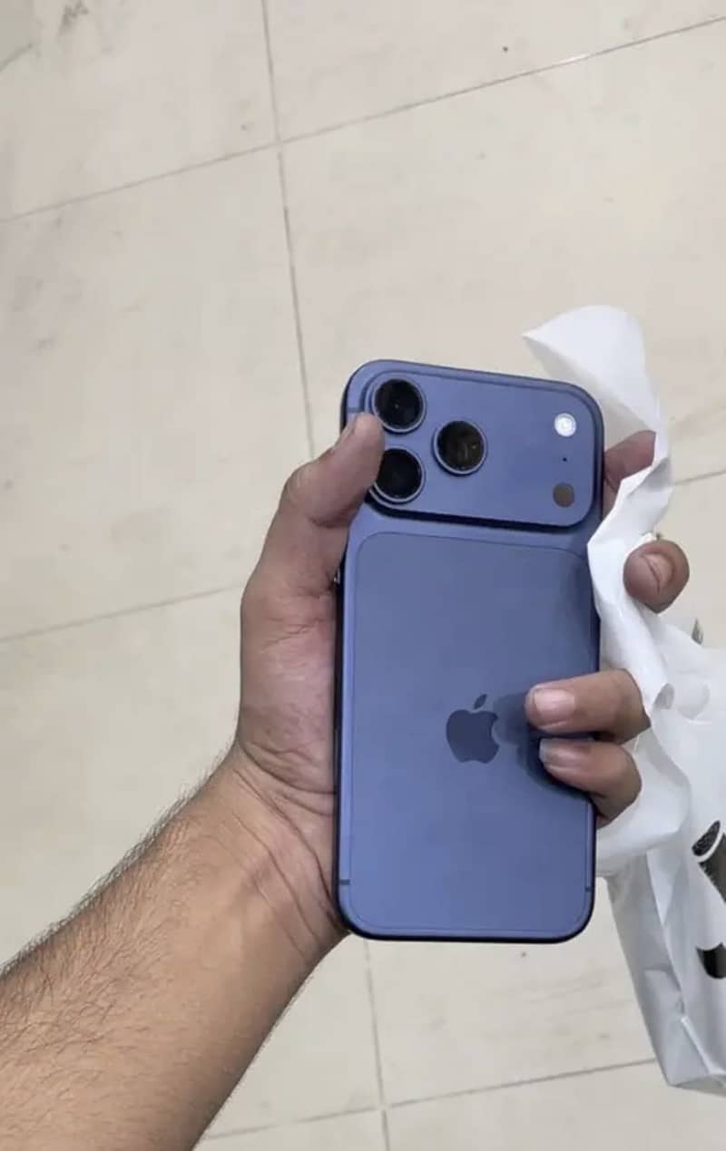 Apple iPhone 17 Pro Max 1