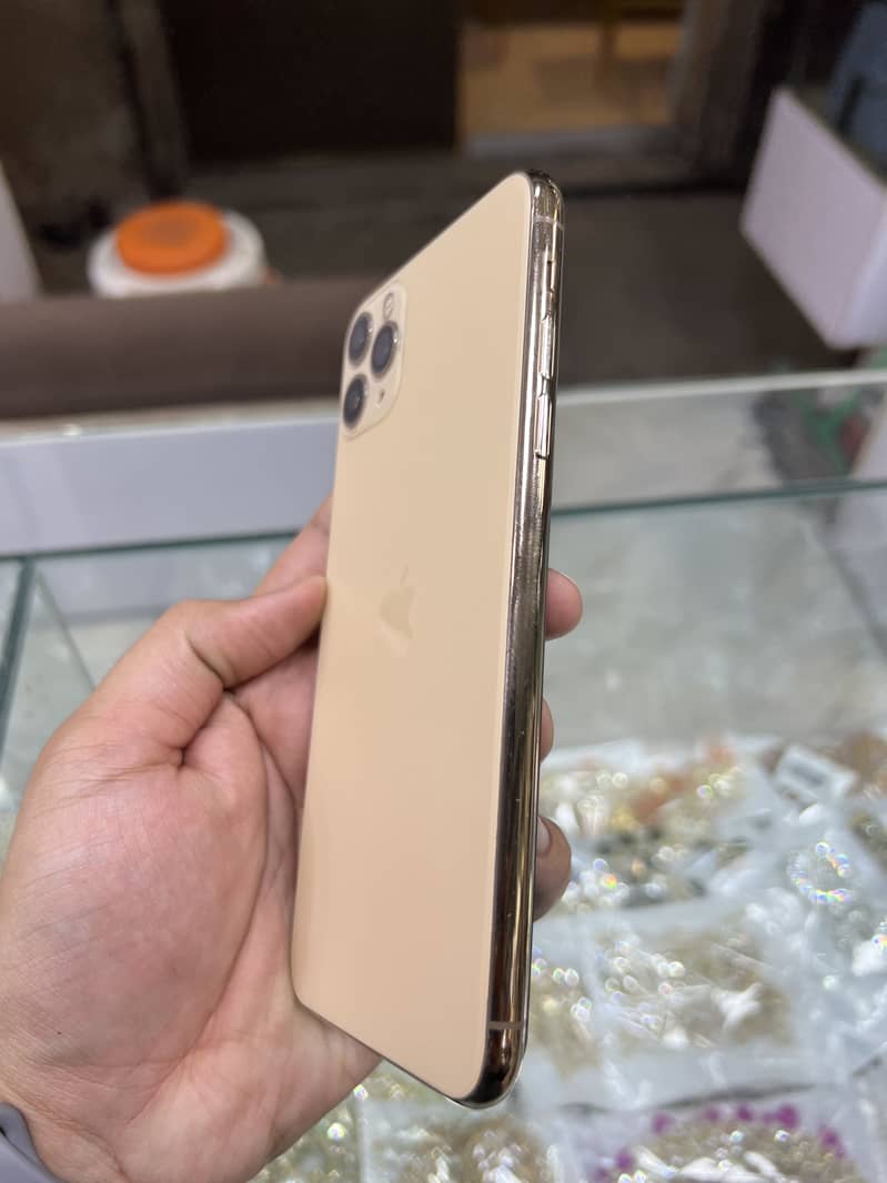 Apple iPhone 11 Pro Max 2